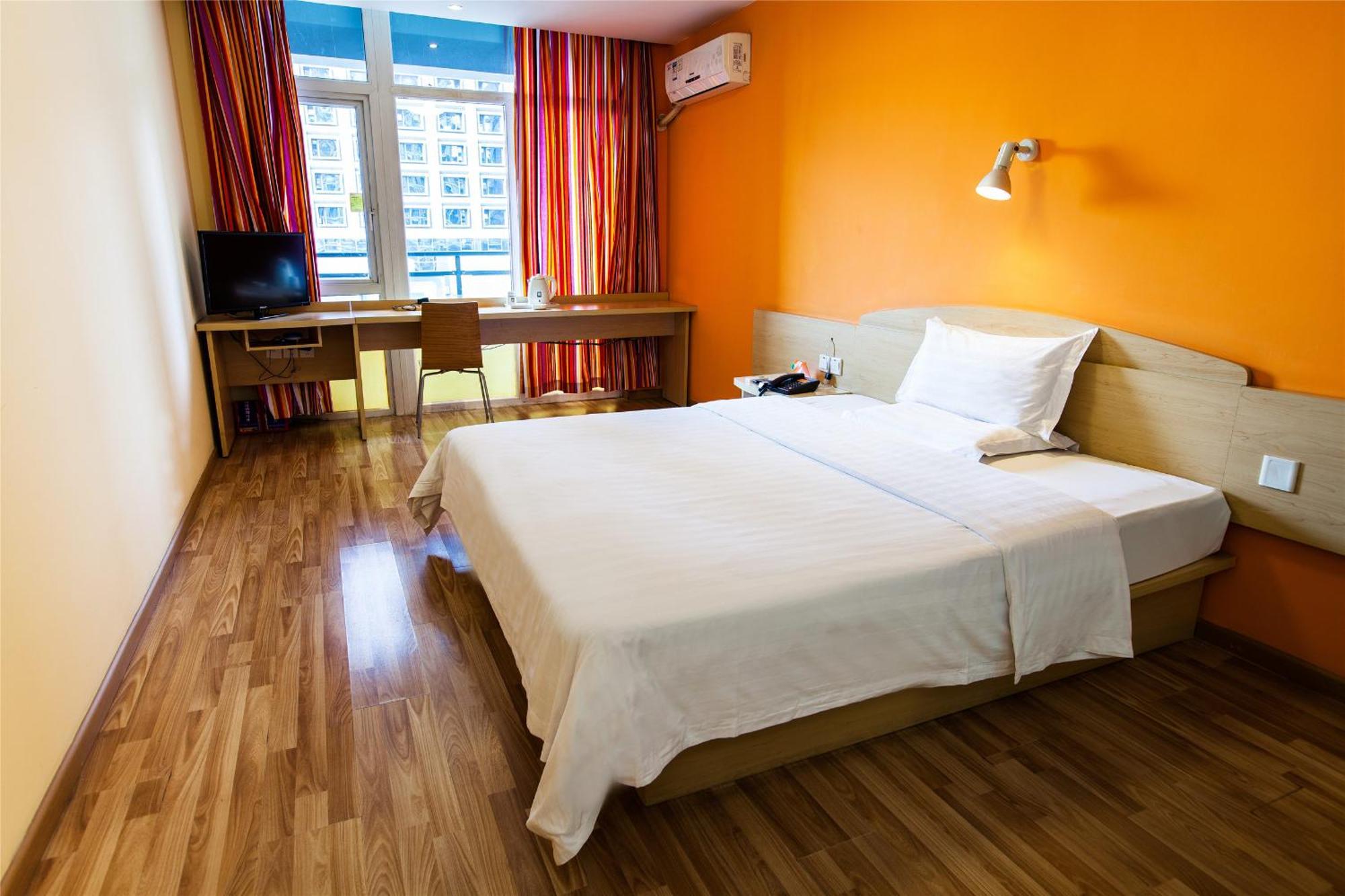 7Days Inn Guangzhou South Railway Station Huijiang Subway Station Екстер'єр фото