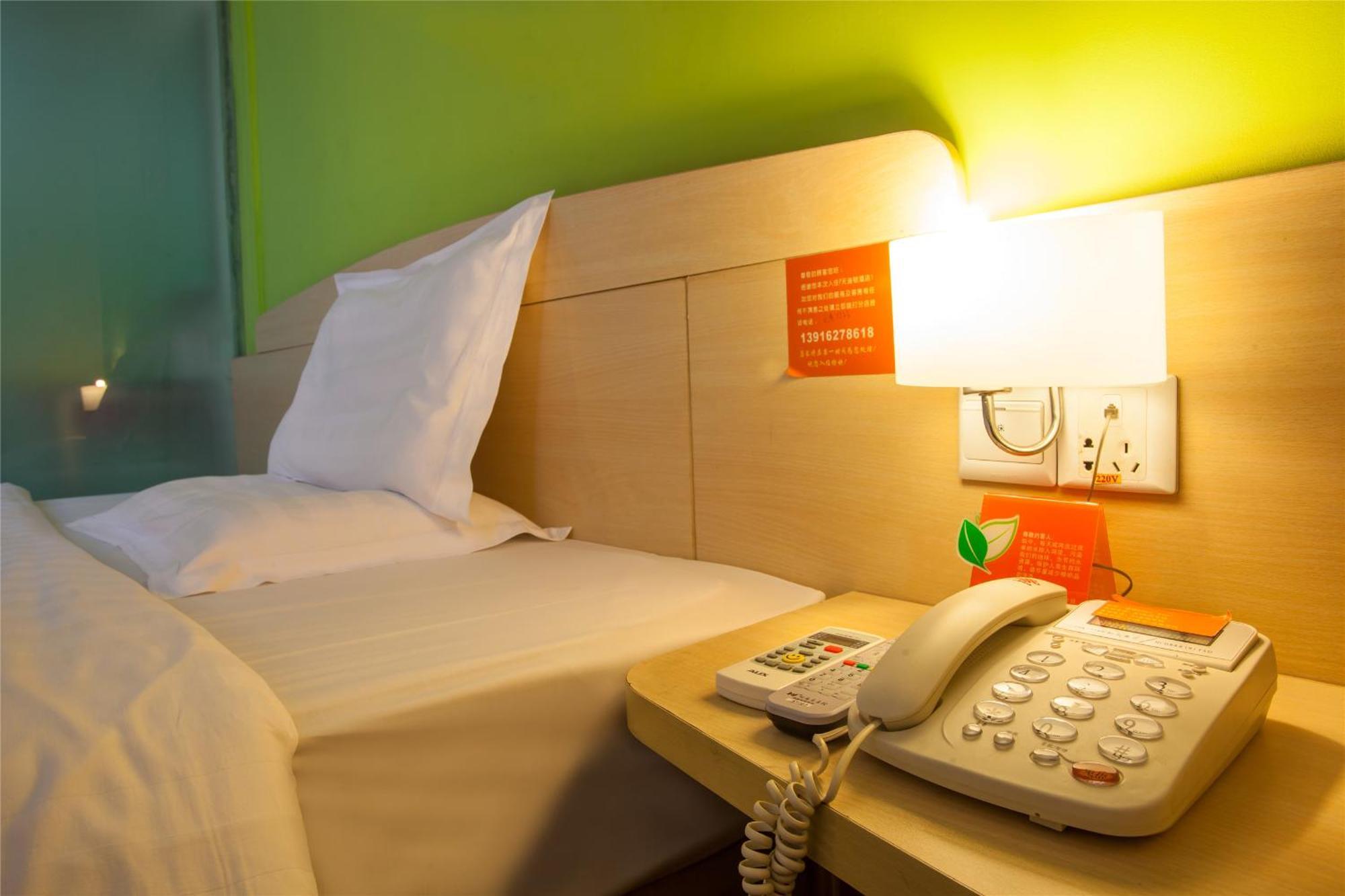 7Days Inn Guangzhou South Railway Station Huijiang Subway Station Екстер'єр фото