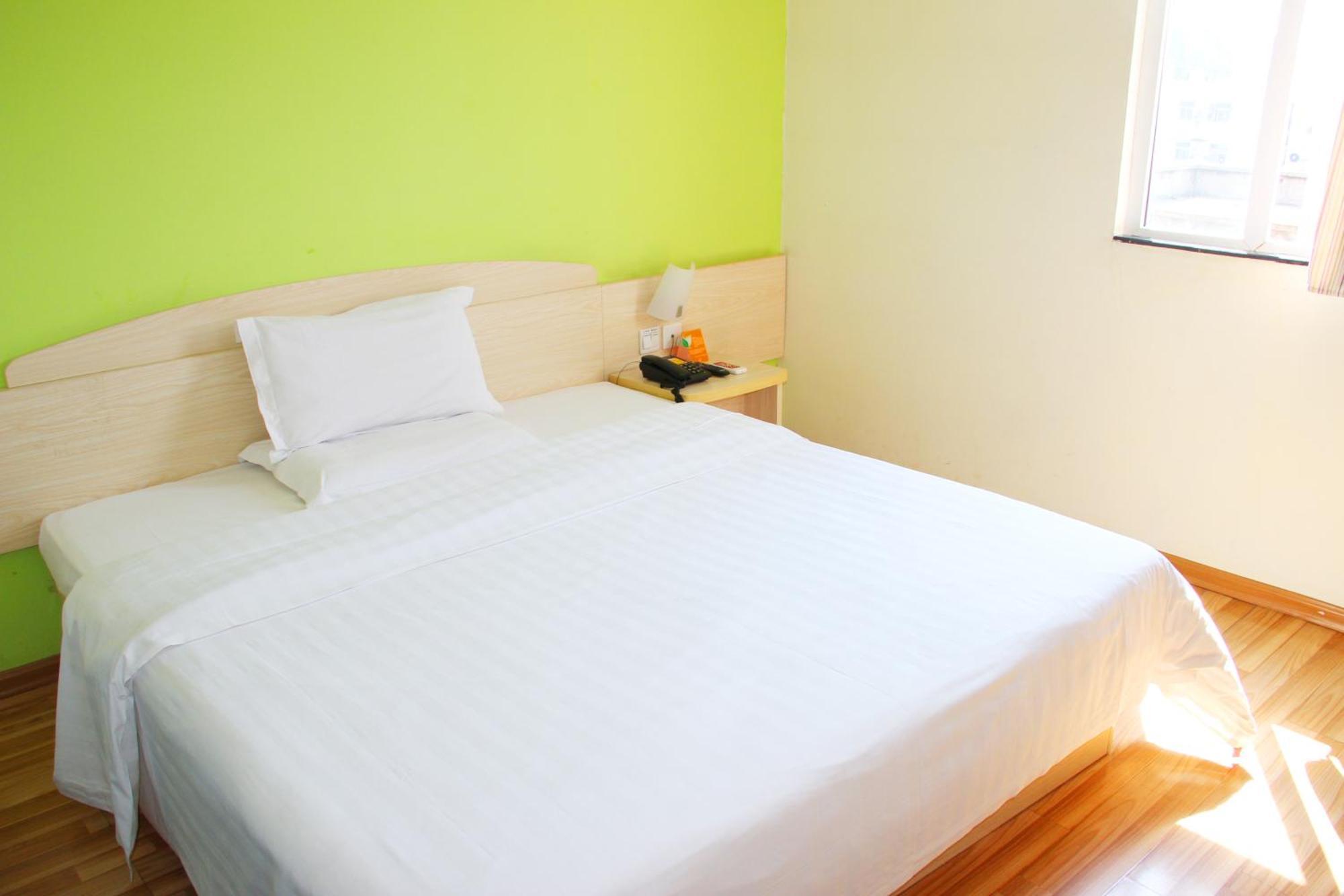 7Days Inn Guangzhou South Railway Station Huijiang Subway Station Екстер'єр фото
