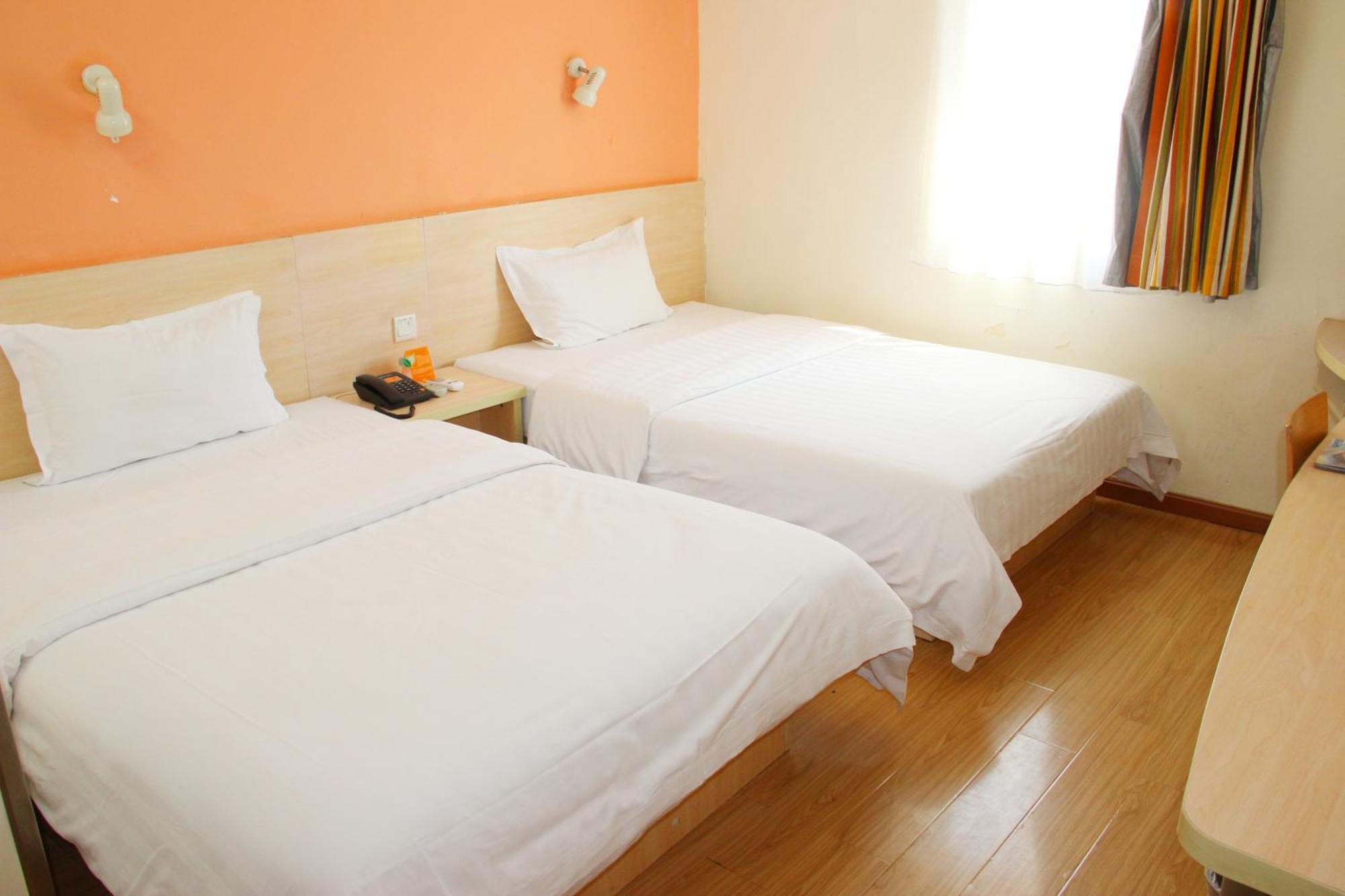 7Days Inn Guangzhou South Railway Station Huijiang Subway Station Екстер'єр фото