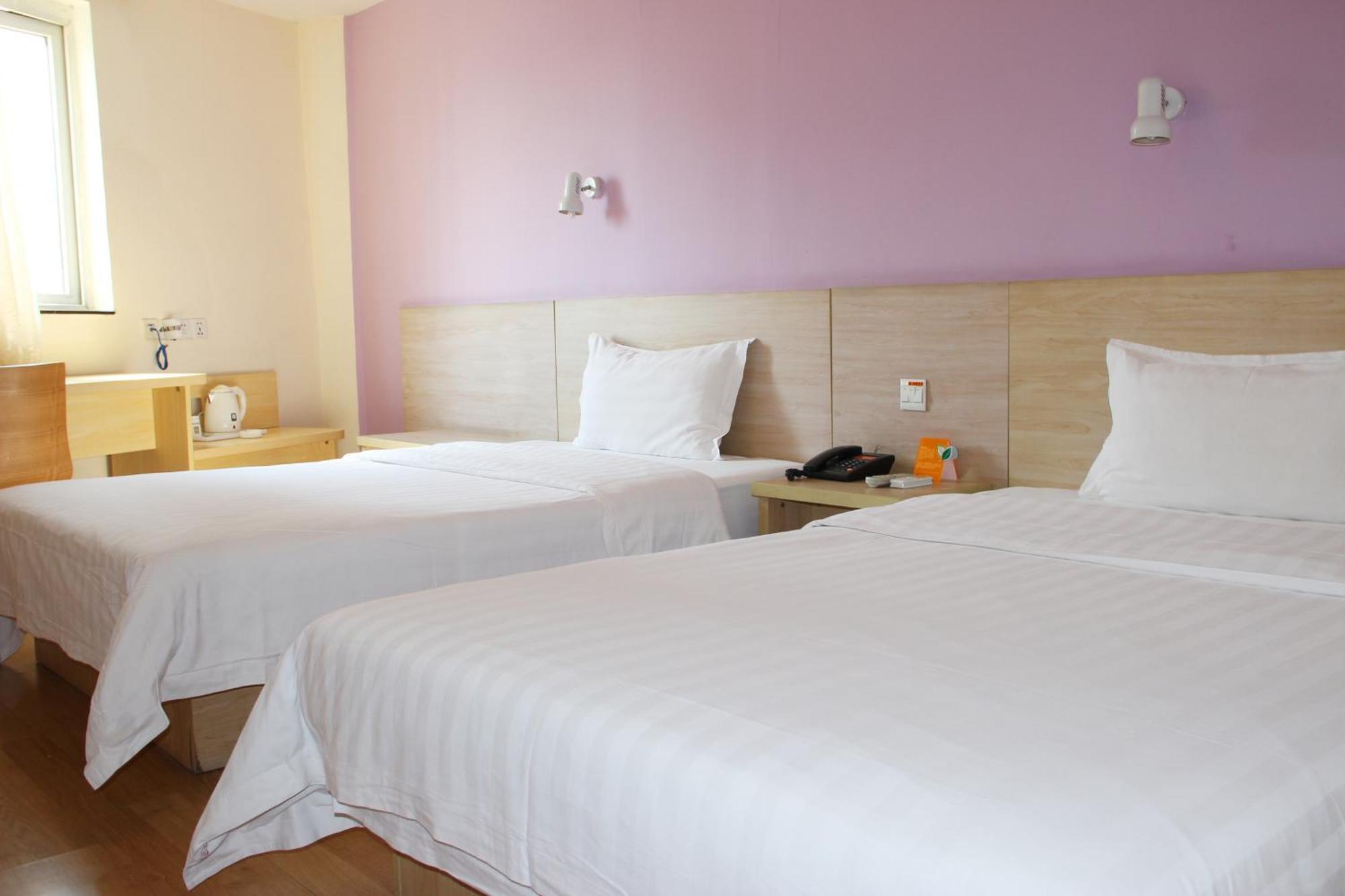 7Days Inn Guangzhou South Railway Station Huijiang Subway Station Екстер'єр фото