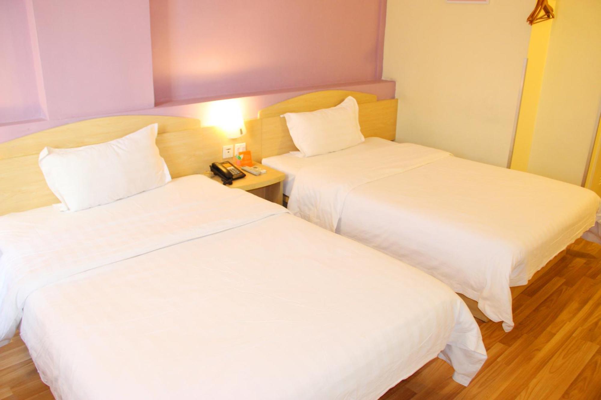 7Days Inn Guangzhou South Railway Station Huijiang Subway Station Екстер'єр фото