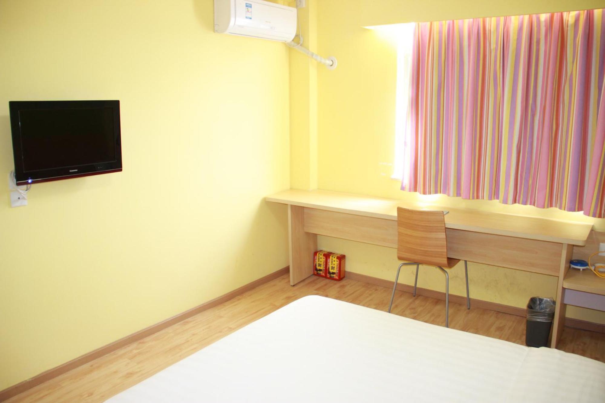 7Days Inn Guangzhou South Railway Station Huijiang Subway Station Екстер'єр фото