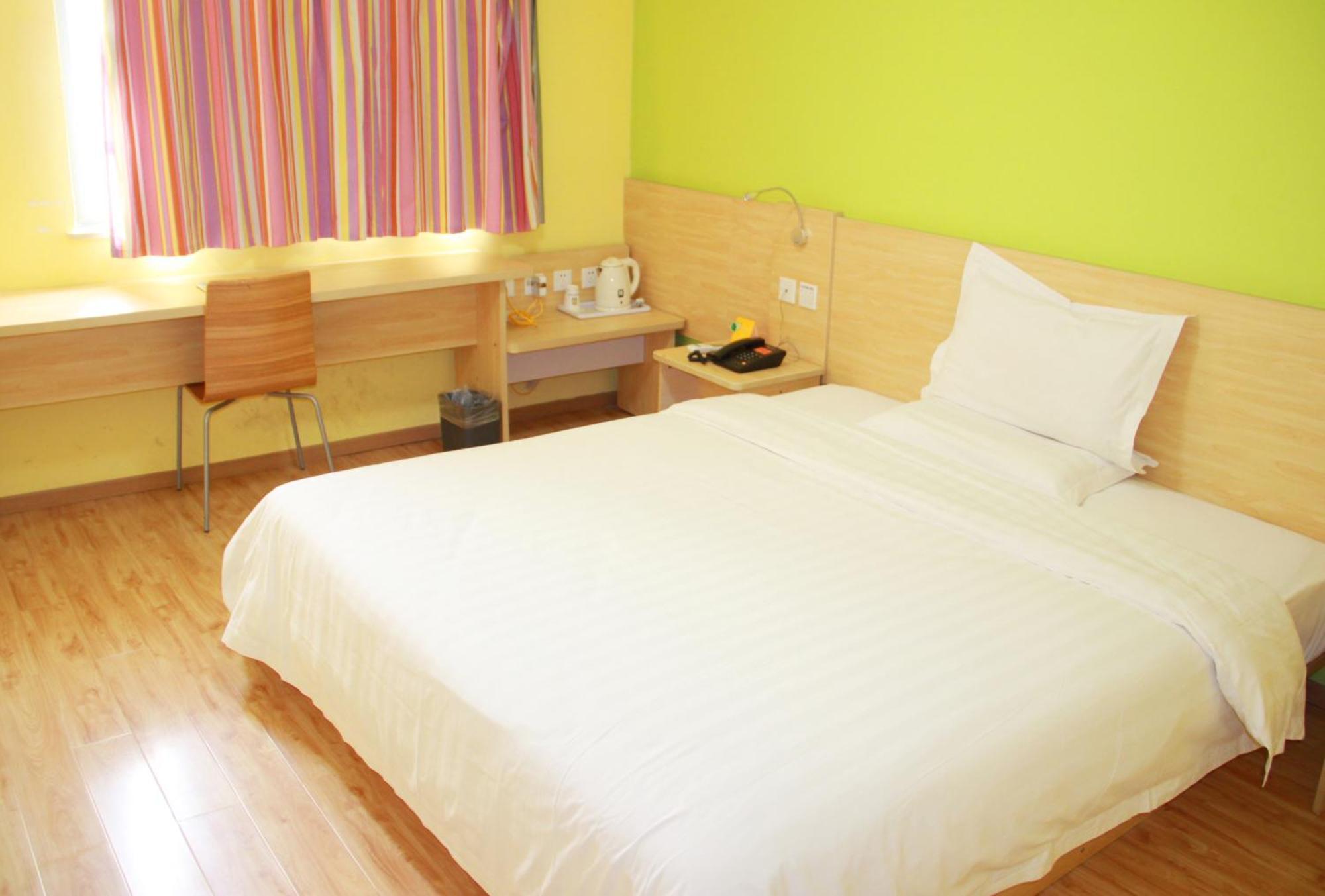 7Days Inn Guangzhou South Railway Station Huijiang Subway Station Екстер'єр фото
