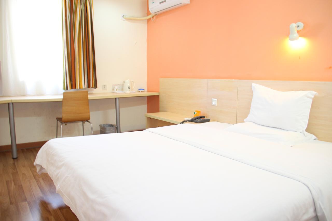 7Days Inn Guangzhou South Railway Station Huijiang Subway Station Екстер'єр фото