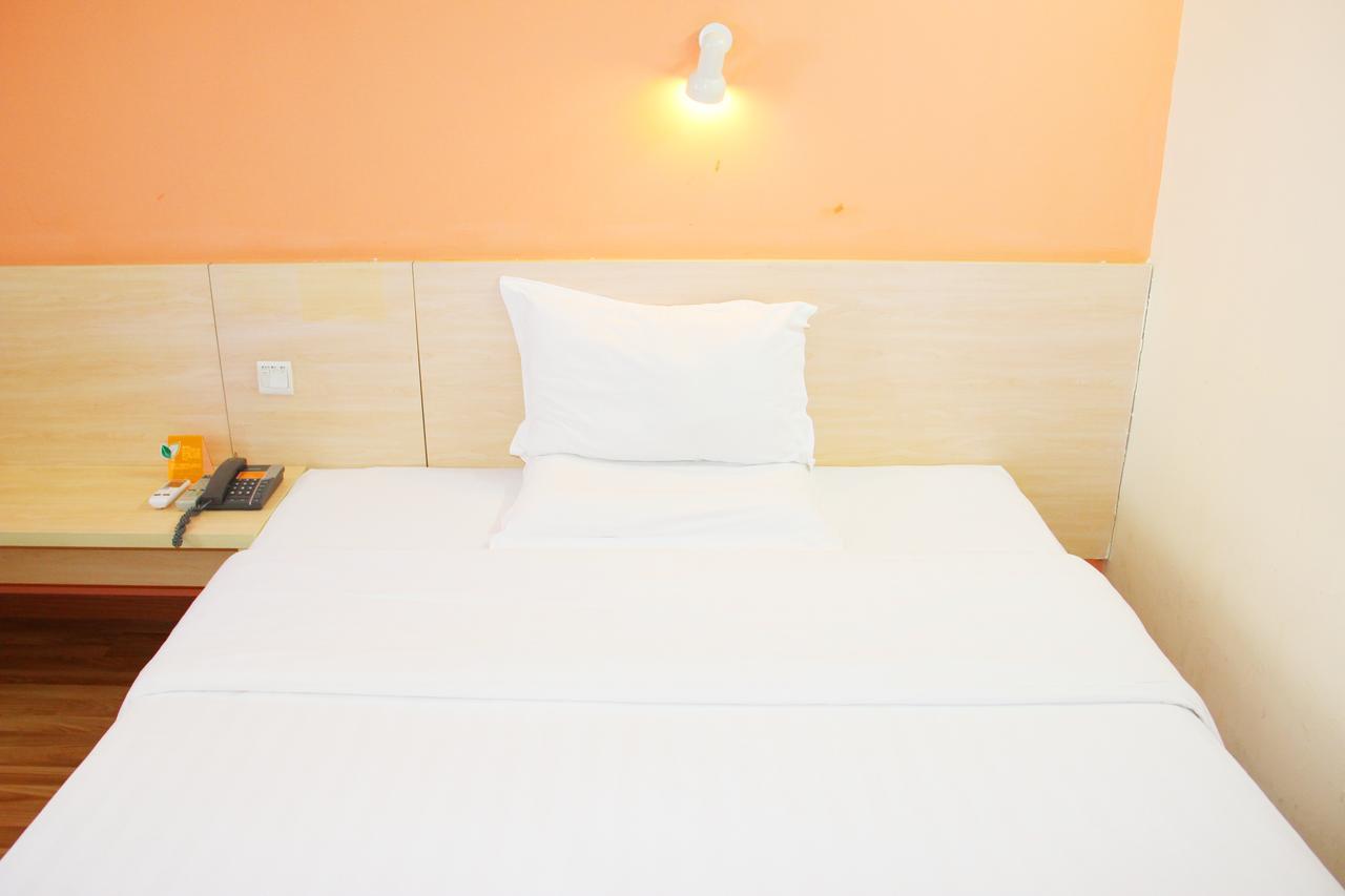 7Days Inn Guangzhou South Railway Station Huijiang Subway Station Екстер'єр фото