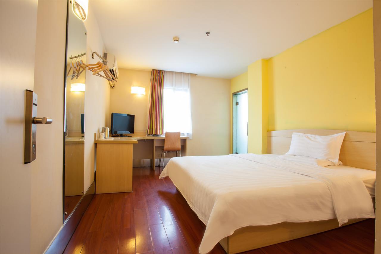 7Days Inn Guangzhou South Railway Station Huijiang Subway Station Екстер'єр фото