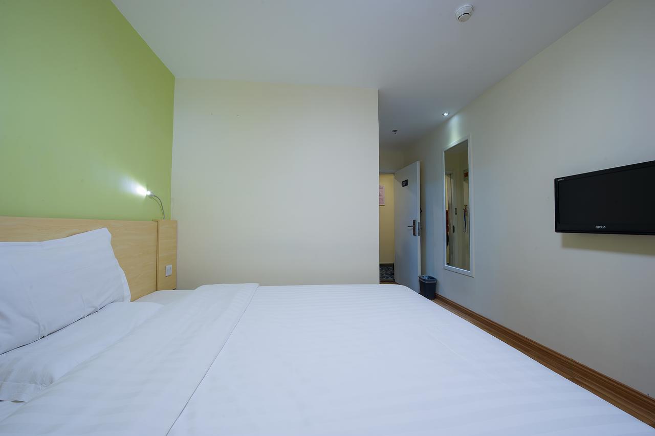 7Days Inn Guangzhou South Railway Station Huijiang Subway Station Екстер'єр фото